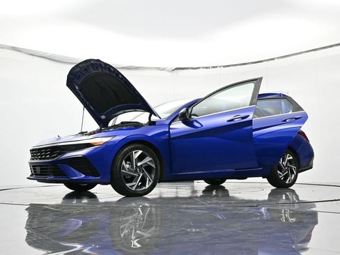 Used 2024 Hyundai Elantra Limited image 59