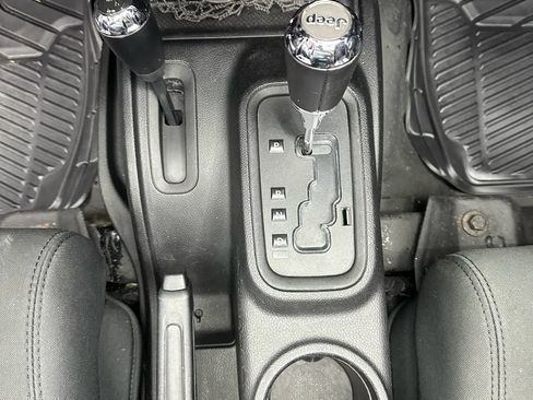Used 2012 Jeep Wrangler Unlimited Sahara w/ Dual Top Group AWD/4WD image 18