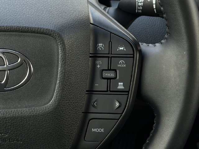 Used 2025 Toyota Prius LE FWD image 16