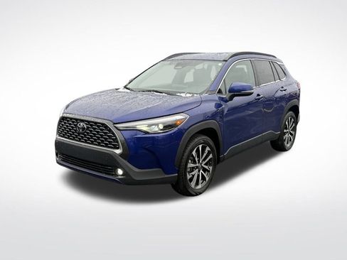 Used 2024 Toyota Corolla Cross XLE image 3