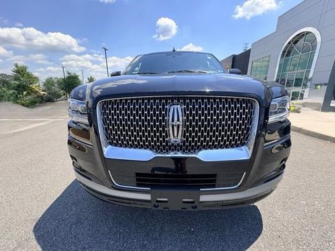 Used 2024 Lincoln Navigator Reserve AWD/4WD image 4