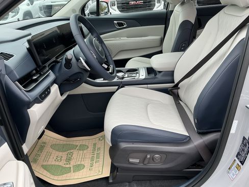 New 2026 Kia Carnival EX FWD image 9
