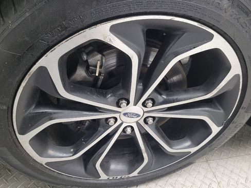 Used 2018 Ford Taurus SHO image 31