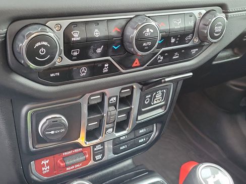 Used 2024 Jeep Wrangler Unlimited Rubicon w/ Technology Group image 28