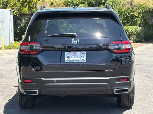 Certified 2025 Honda Pilot Sport image 5