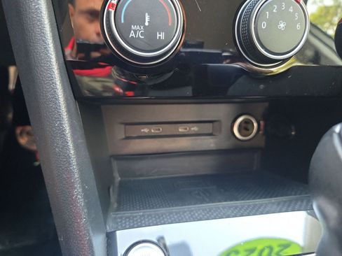 Used 2023 Volkswagen Taos SE w/ Black Wheel Package image 20