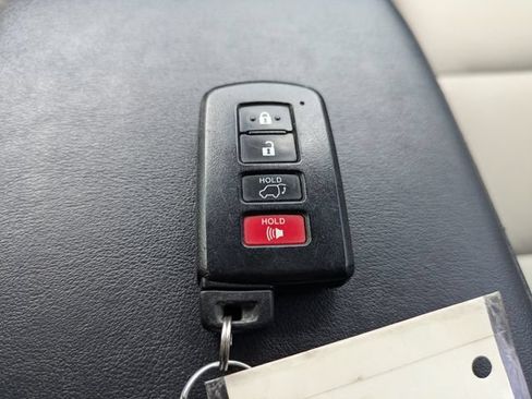 Used 2017 Toyota RAV4 Limited w/ Advanced Technology Package AWD/4WD image 31