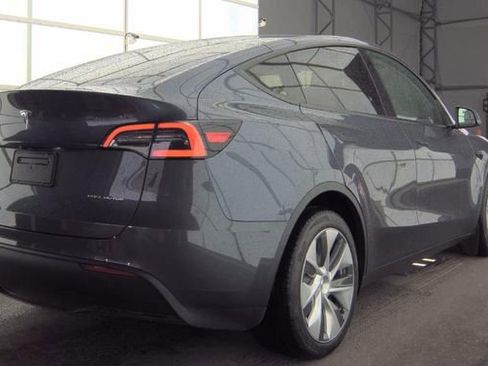 Used 2023 Tesla Model Y Long Range image 3
