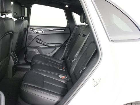 New 2026 Porsche Macan image 18