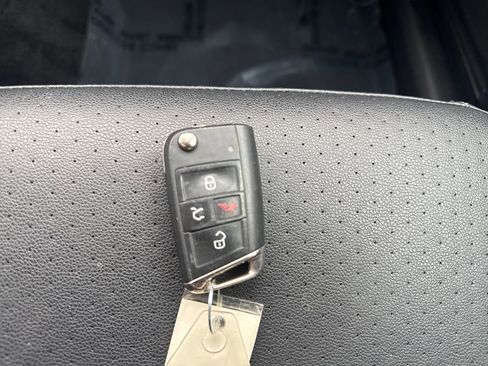 Used 2020 Volkswagen Tiguan SE image 24