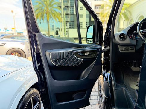 Used 2020 Mercedes-Benz Sprinter 2500 image 26