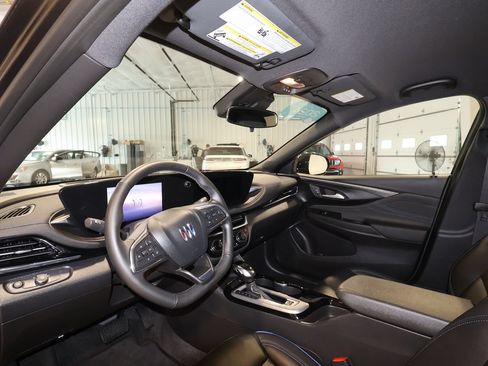 Certified 2024 Buick Envista Sport Touring w/ Convenience I Package FWD image 9