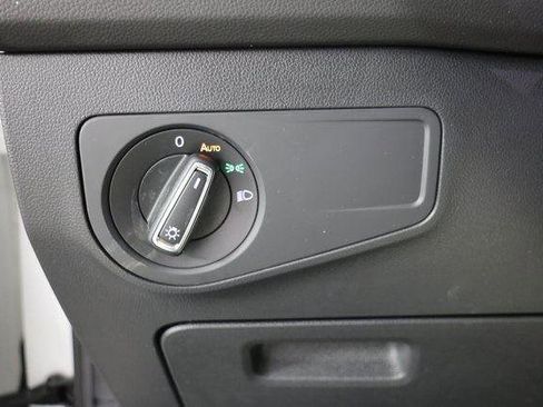 Used 2022 Volkswagen Tiguan SE image 21