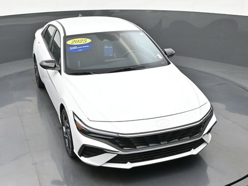 Certified 2025 Hyundai Elantra Sport FWD image 35