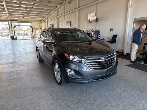 Used 2020 Chevrolet Equinox Premier w/ LPO, Floor Liner Package image 2