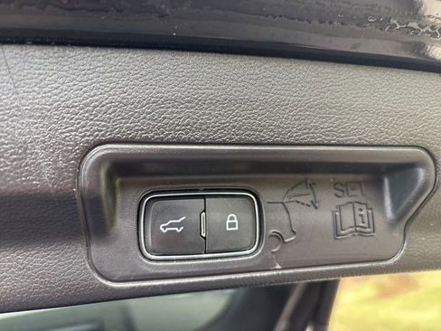 Used 2022 Ford Explorer XLT w/ Equipment Group 202A image 38