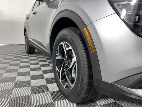 New 2025 Kia Sportage LX image 16