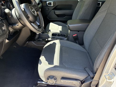 Used 2024 Jeep Wrangler Unlimited Sport AWD/4WD image 9