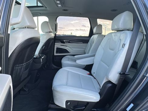 Used 2025 Kia Telluride S FWD image 33