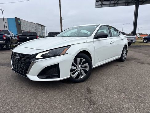 Used 2024 Nissan Altima 2.5 S image 1