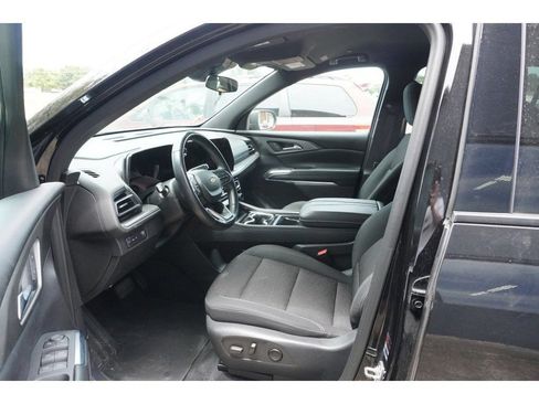 Used 2024 Chevrolet Traverse LT FWD image 9