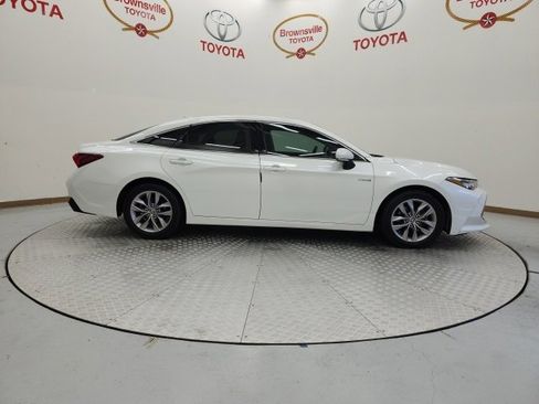 Used 2021 Toyota Avalon XLE w/ Moonroof Package image 3