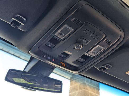 Used 2021 Chevrolet Suburban Z71 image 33