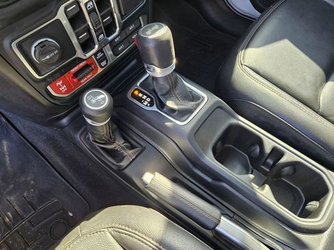 Used 2021 Jeep Wrangler Unlimited Rubicon w/ Trailer Tow Package image 18