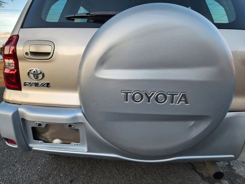 Used 2005 Toyota RAV4 2WD image 24