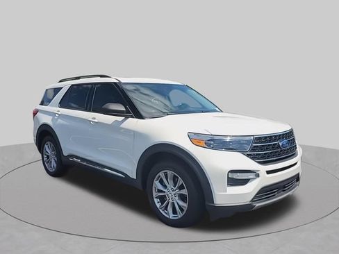 Used 2020 Ford Explorer XLT w/ Equipment Group 202A AWD/4WD image 2