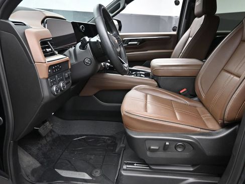 Used 2025 Chevrolet Tahoe High Country w/ Sun And Tow Package AWD/4WD image 17
