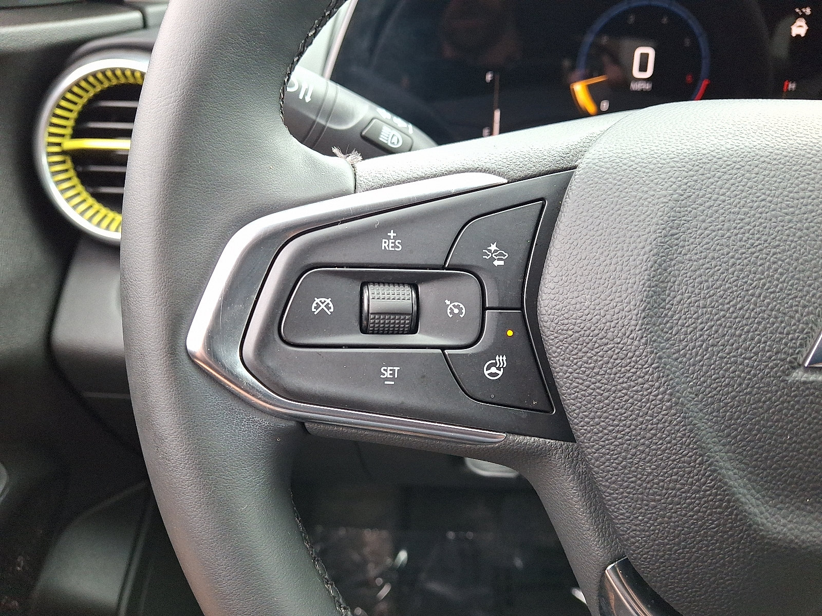 Used 2024 Chevrolet Trax LT w/ Driver Confidence Package FWD image 19