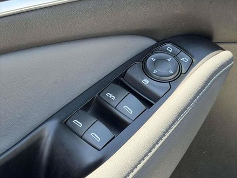 Used 2024 Buick Enclave Essence AWD/4WD image 19