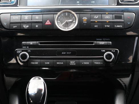 Used 2016 Kia K900 Luxury image 20