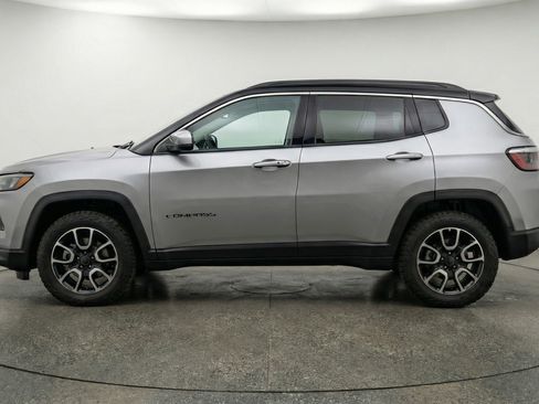 Used 2025 Jeep Compass Trailhawk AWD/4WD image 5