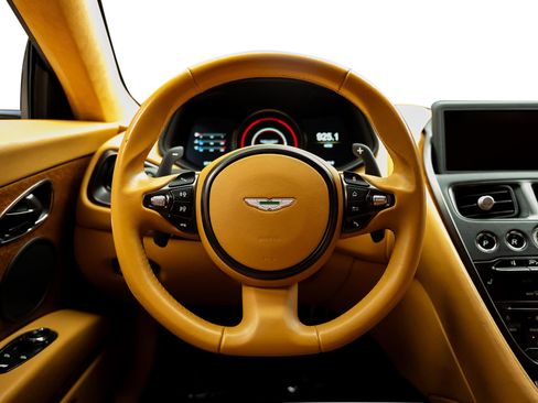 Used 2018 Aston Martin DB11 V12 RWD image 29