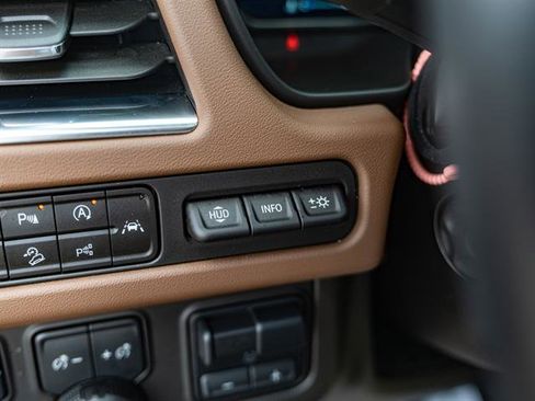 Used 2024 Chevrolet Suburban High Country w/ Advanced Technology Package image 44