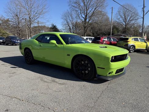 Used 2015 Dodge Challenger R/T Scat Pack w/ Scat Pack Appearance Package image 4