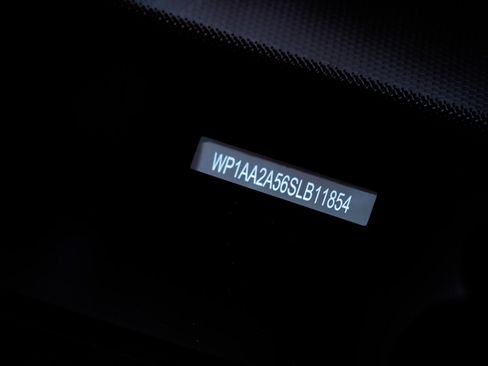 Certified 2025 Porsche Macan AWD/4WD image 32