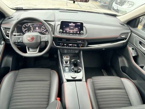 Used 2025 Nissan Rogue SV AWD/4WD image 22