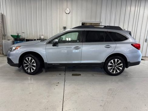 Used 2016 Subaru Outback 2.5i Limited AWD/4WD image 3