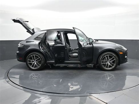 Certified 2025 Porsche Macan image 29