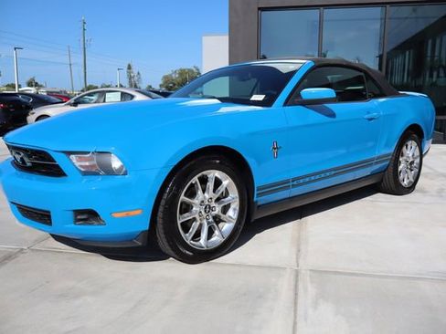 Used 2010 Ford Mustang Convertible image 8