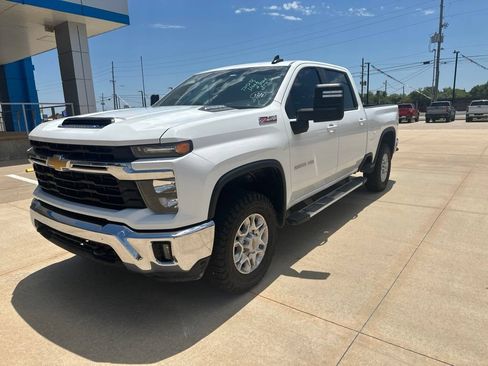 Used 2024 Chevrolet Silverado 2500 LT AWD/4WD image 28