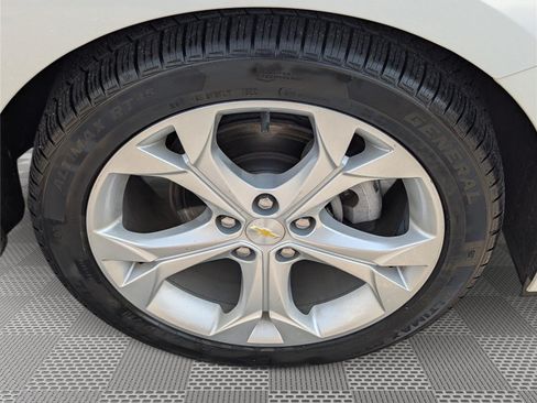 Used 2017 Chevrolet Cruze Premier FWD image 11