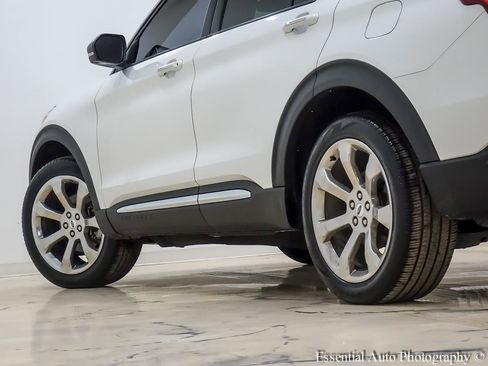 Used 2020 Ford Explorer Platinum w/ Premium Technology Package image 11