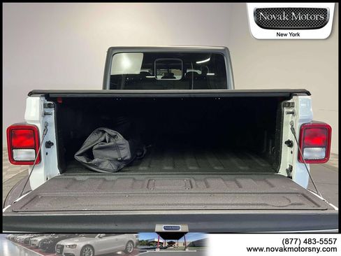 Used 2022 Jeep Gladiator Sport AWD/4WD image 12