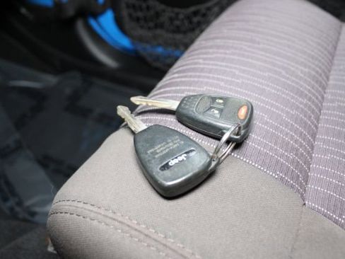 Used 2011 Jeep Wrangler Unlimited Sahara w/ Connectivity Group AWD/4WD image 11