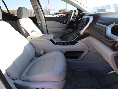 Used 2023 GMC Acadia SLT w/ Preferred Package image 8