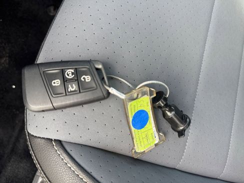 Used 2025 Volkswagen Jetta SE image 22